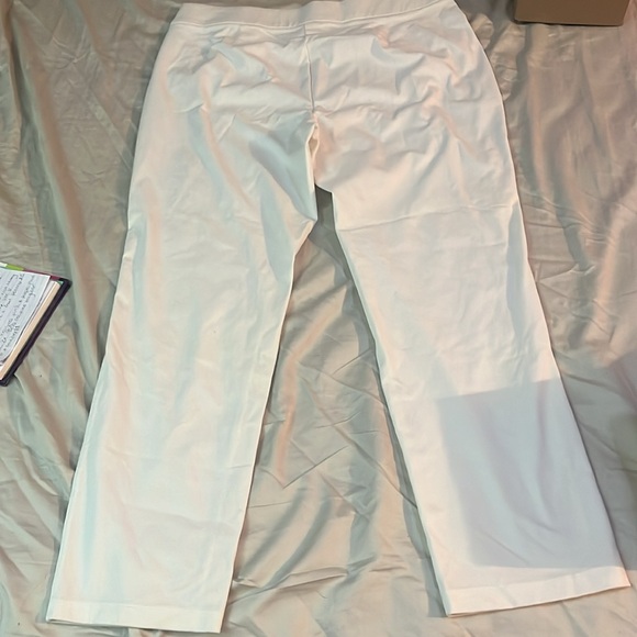 Chicos travels size 10 white stretchy material - Picture 2 of 2
